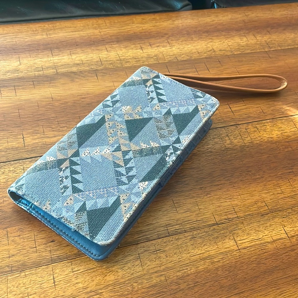 Geometric Wrist Wallet